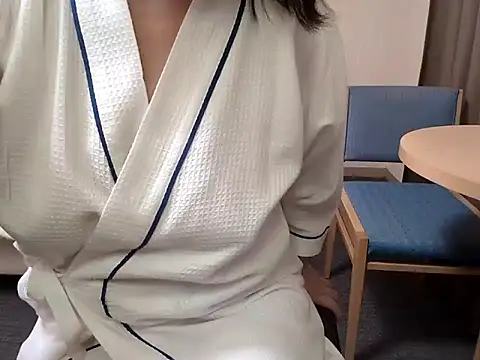 Snapshot of emi_chan_7 chatting on May 24, 1:05 pm emi chan 7 online show from May 24, 1:05 pm