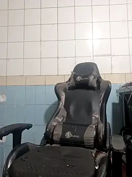 boyp3netrat0r online show from April 10, 11:42 pm