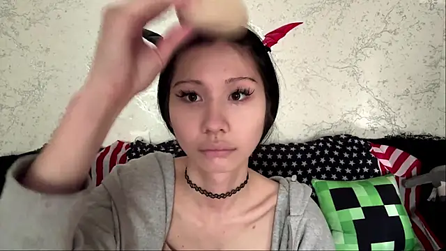 kishagrayone online show from May 22, 12:44 pm