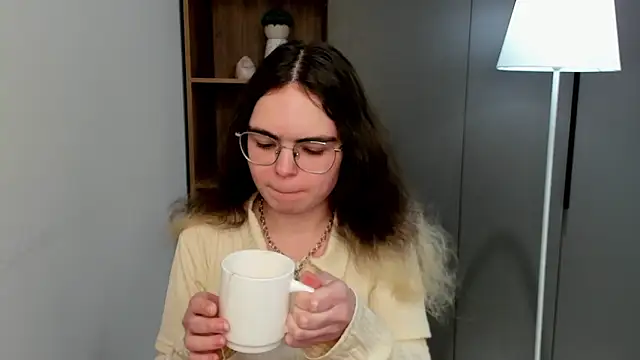 MyrlZangger online show from February 24, 9:29 am