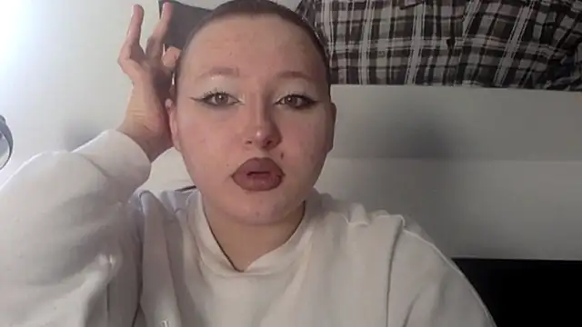 Snapshot of AriaWet chatting on March 13, 9:16 am AriaWet online show from March 13, 9:16 am