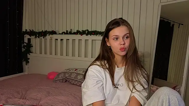 EarthaLevra online show from March 14, 9:09 pm