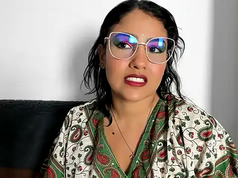 Snapshot of TatyGomez_ chatting on May 19, 3:35 am TatyGomez online show from May 19, 3:35 am