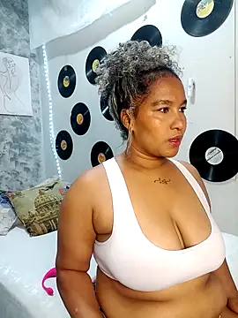 medusafox  online show from March 19, 4:49 am