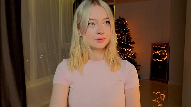 Snapshot of ChristinBland chatting on February 28, 8:21 pm ChristinBland online show from February 28, 8:21 pm