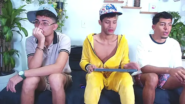 Snapshot of Lunar_Boys chatting on February 24, 12:14 pm Lunar Boys online show from February 24, 12:14 pm