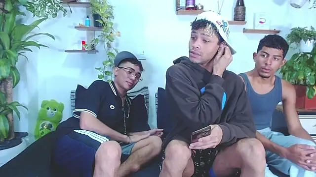 Snapshot of Lunar_Boys chatting on February 26, 12:15 pm Lunar Boys online show from February 26, 12:15 pm