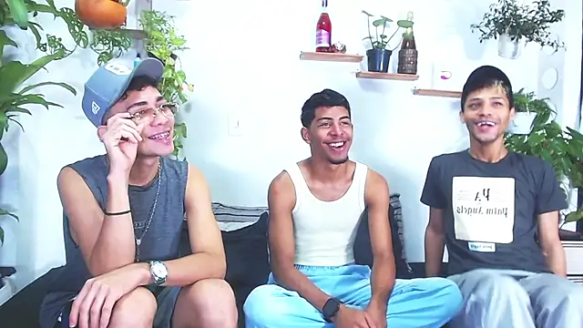 Snapshot of Lunar_Boys chatting on February 27, 6:08 pm Lunar Boys online show from February 27, 6:08 pm