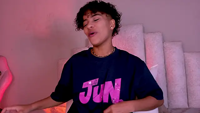 BeckaBlue online show from April 18, 1:04 pm