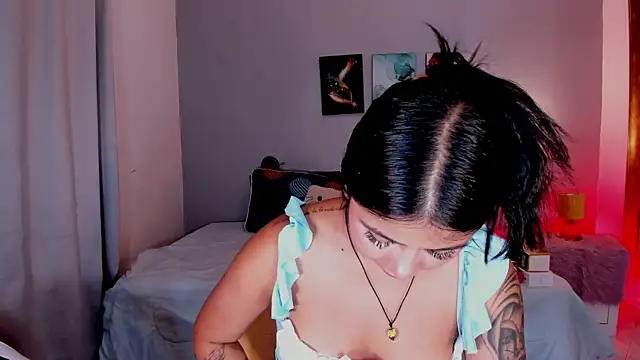 KimTaylorW online show from July 6, 2:30 am