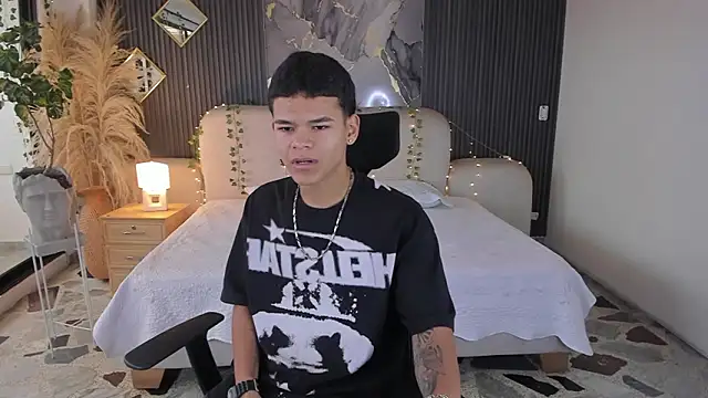 DylanRoyce  online show from March 6, 12:12 pm