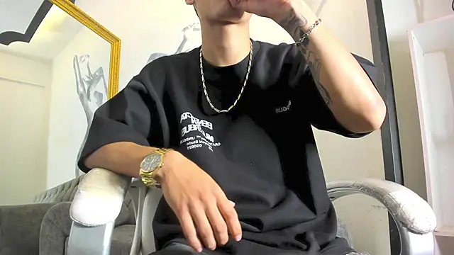 DylanRoyce  online show from April 16, 1:23 pm