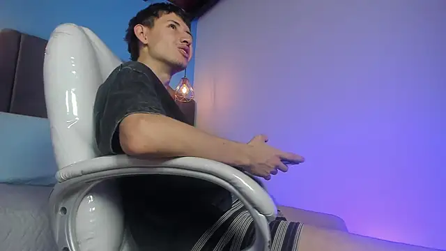 Dani swagger online show from February 26, 8:30 pm