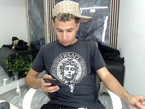 Hollmanhot online show from April 8, 2:11 am