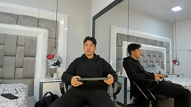 Snapshot of Austin_Reedss chatting on February 25, 12:37 pm Austin Reedss online show from February 25, 12:37 pm