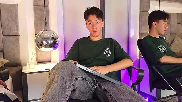 Austin Reedss online show from May 21, 1:18 pm
