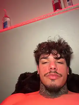 Snapshot of SNAKEARM chatting on February 24, 6:50 pm SNAKEARM online show from February 24, 6:50 pm