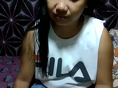 Snapshot of Flowerbebe chatting on April 9, 11:59 am Flowerbebe online show from April 9, 11:59 am