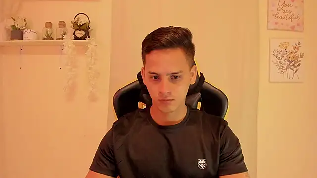 sexy andres01 online show from April 11, 3:00 am