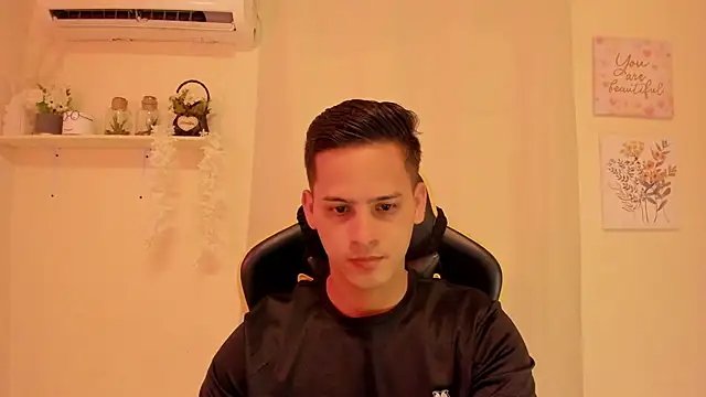 sexy andres01 online show from April 11, 2:43 pm