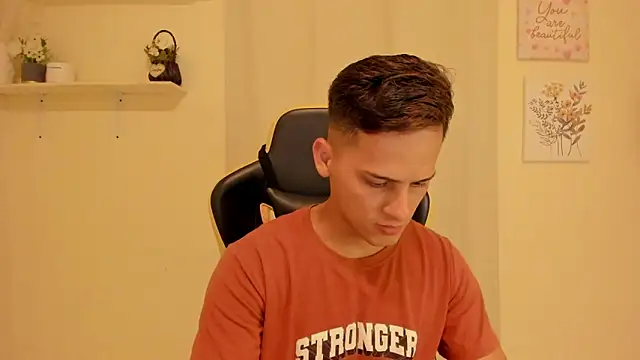 sexy andres01 online show from May 21, 9:33 pm