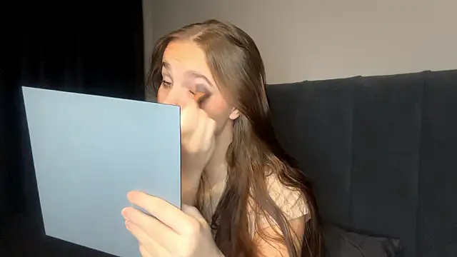 Snapshot of LowriseZiziphus chatting on February 25, 3:43 pm LowriseZiziphus online show from February 25, 3:43 pm