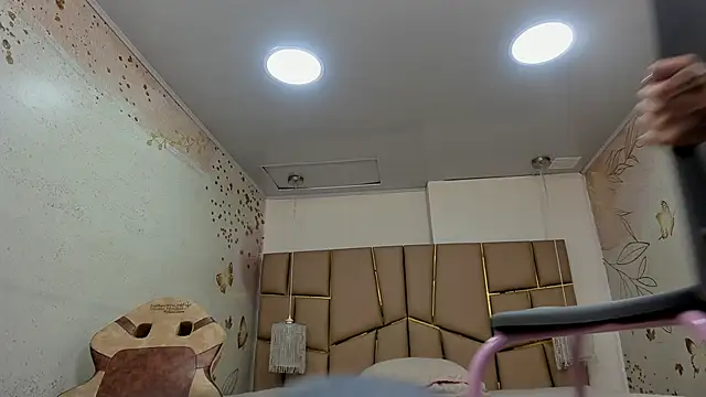 Meredith Huntt online show from March 6, 11:39 am