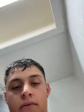 Snapshot of loko22_223 chatting on March 1, 2:46 am loko22 223 online show from March 1, 2:46 am