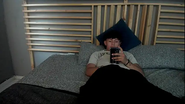 Snapshot of clark_ken01 chatting on April 18, 8:42 pm clark ken01 online show from April 18, 8:42 pm
