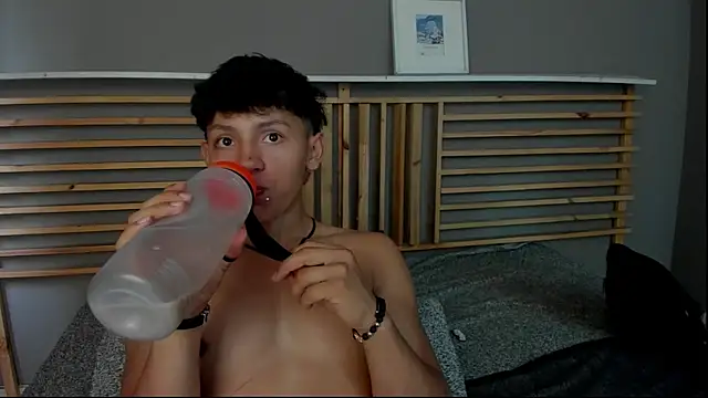 Snapshot of clark_ken01 chatting on April 22, 9:16 pm clark ken01 online show from April 22, 9:16 pm