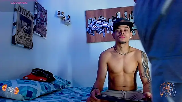 Snapshot of AdamsDvi chatting on March 3, 1:39 pm AdamsDvi online show from March 3, 1:39 pm