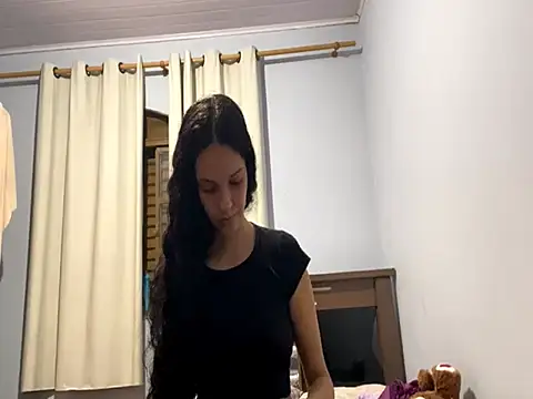 Snapshot of IvyDesirer chatting on February 27, 1:27 am IvyDesirer online show from February 27, 1:27 am