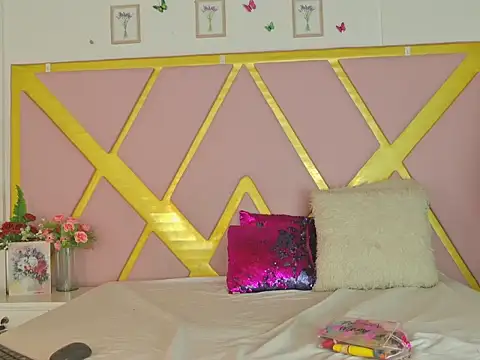 Snapshot of TiffannyValentine chatting on April 10, 1:05 pm TiffannyValentine online show from April 10, 1:05 pm