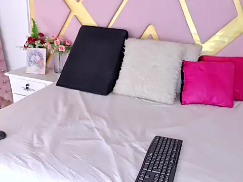 Snapshot of TiffannyValentine chatting on April 18, 7:58 pm TiffannyValentine online show from April 18, 7:58 pm