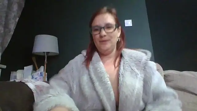 Curvy Clare online show from April 4, 6:16 pm