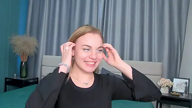 Glow Margo online show from March 11, 1:00 am