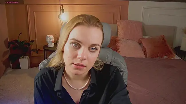 Glow Margo online show from April 11, 12:59 am