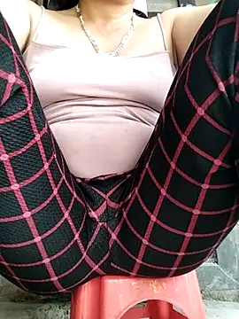 Snapshot of Lucie_Fuzk chatting on April 7, 3:51 am Lucie Fuzk online show from April 7, 3:51 am