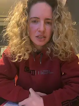 Snapshot of curlyirishgirl chatting on March 2, 12:02 am curlyirishgirl online show from March 2, 12:02 am