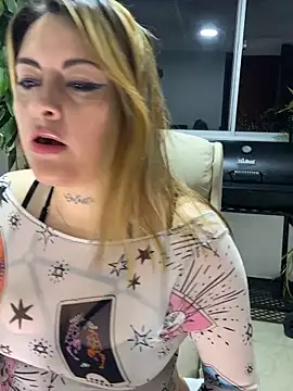 Snapshot of Serena_glow chatting on March 3, 11:43 pm Serena glow online show from March 3, 11:43 pm