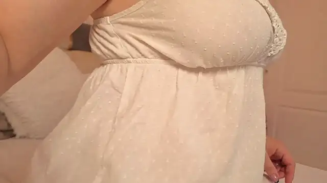 Snapshot of EmmaSeductionX chatting on April 30, 3:02 am EmmaSeductionX online show from April 30, 3:02 am
