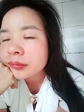 Ivy Trix2 online show from March 18, 2:04 am