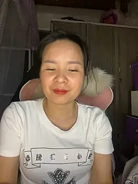 Ivy Trix2 online show from April 2, 2:37 pm