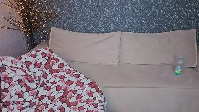 Tessa Ashe online show from June 12, 3:55 pm