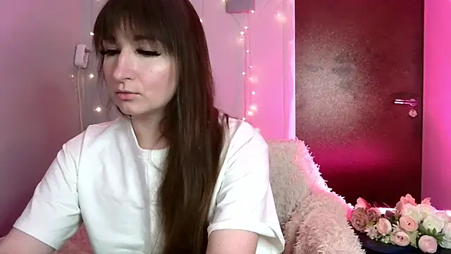 Birdie Kiss online show from June 2, 8:00 pm