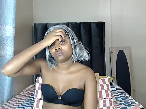 LexyDiana online show from March 2, 7:10 pm