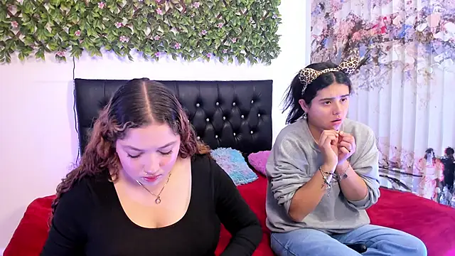 valeria and zoe online show from May 21, 2:02 pm