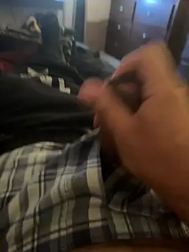 Snapshot of brownbonegangsta13 chatting on February 25, 7:12 pm brownbonegangsta13 online show from February 25, 7:12 pm