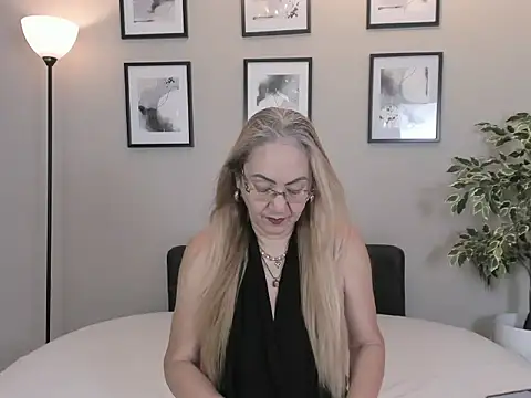 Victoria Firee online show from April 12, 12:21 pm