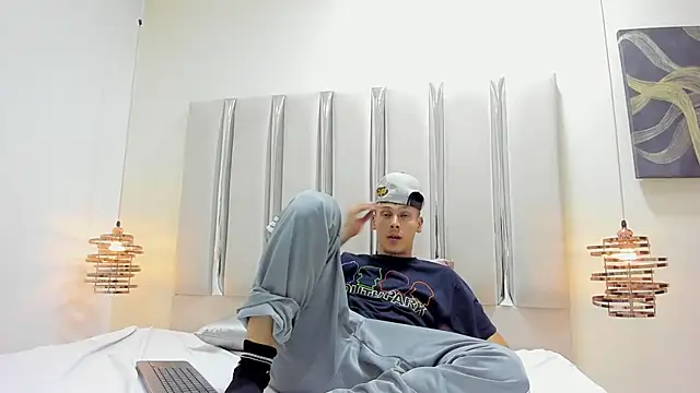 Snapshot of Ethan_Wolfe chatting on March 2, 5:19 am Ethan Wolfe online show from March 2, 5:19 am